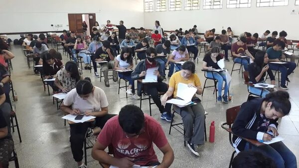 Becas Itaipú: 4.545 postulantes se presentaron en Central para acceder a las 2.500 becas - Nacionales - ABC Color