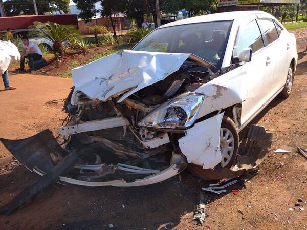 Triple accidente deja tres heridos graves y cuantiosos daños materiales sobre Ruta 02 - La Clave
