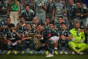 Gustavo Gómez levantó la Recopa con Palmeiras al vencer a Paranaense | 1000 Noticias