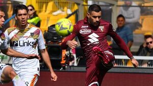 Antonio Sanabria marca en Italia