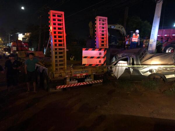Conductor muere tras chocar contra tractocamión estacionado - La Clave