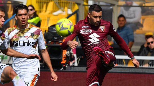 Antonio Sanabria marca en Italia