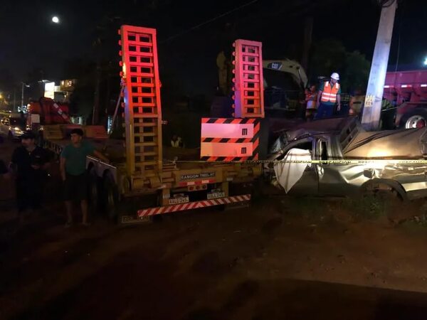 Conductor muere tras chocar su camioneta contra un camión - ABC en el Este - ABC Color