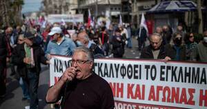 La Nación / Manifestaciones en Grecia para presionar al gobierno tras el accidente ferroviario