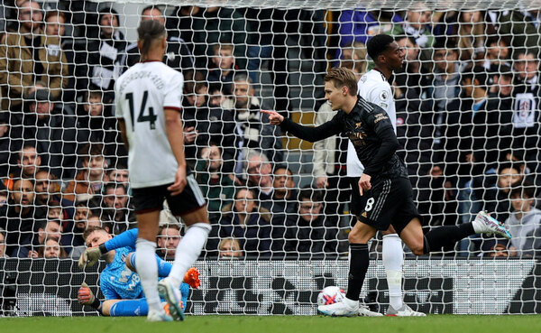 Versus / Arsenal golea al Fulham de visita y respira aliviado en la punta de la Premier League