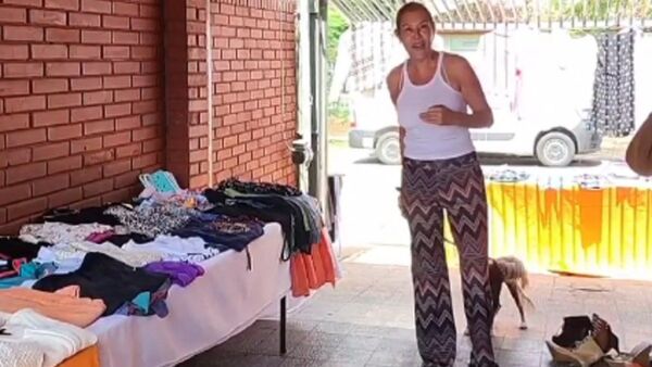 Feria de ropas, calzados y carteras para castrar a perros callejeros