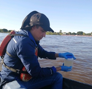Mortandad de peces en aguas del río Paraguay y Mades tomó muestras | 1000 Noticias