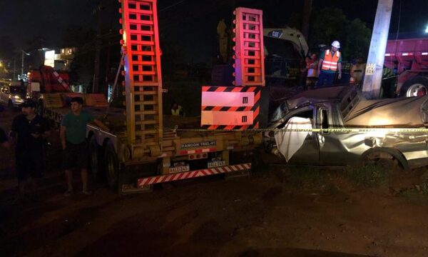 Conductor muere tras fuerte impacto contra camión