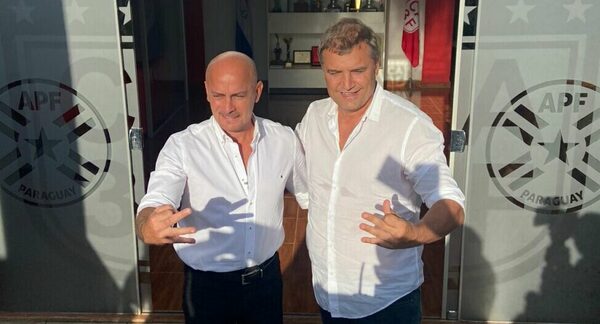 Versus / Diego Aguirre habla de su filosofía: "Exigir al jugador al máximo y que el equipo hable en la cancha"