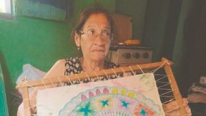 Entregan "Aguja de Oro" a tejedora de ñandutí