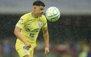Cachorro picante en la previa del clásico mexicano
