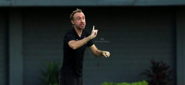 Versus / Carlos Aitor García, contento por ayudar a Olimpia a romper la sequía de triunfos