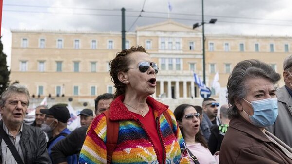 Grecia | Multitudinarias protestas por el accidente ferroviario de Larissa