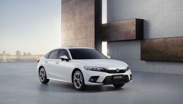 Honda presentó primer híbrido autorrecargable: Nuevo Civic EHEV con motor a gasolina independiente