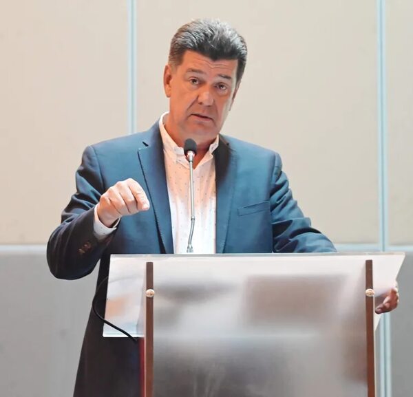 Efraín Alegre ironiza dicho de Santi Peña de “país nórdico” - Política - ABC Color