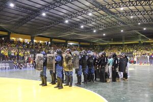 Fútbol de salón: Vergonzosa final suspendida - Polideportivo - ABC Color