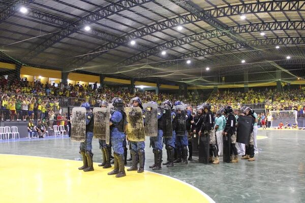 Fútbol de salón: Vergonzosa final suspendida - Polideportivo - ABC Color