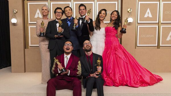 La película "Todo en todas partes al mismo tiempo" arrasa en los Oscar