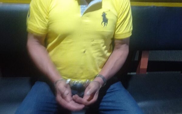 Borracho golpeó a policía