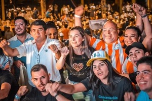 Drákeford recibe fuerte apoyo y dice que la juventud será protagonista en su gobierno