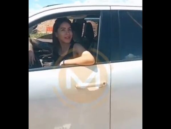 Comisario cuenta que retenida con camioneta robada fue prepotente y su madre escupió a agentes · Radio Monumental 1080 AM