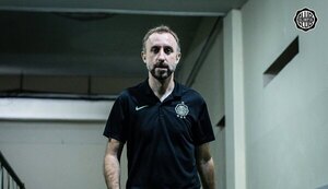 Versus / Aitor deja el "banquillo" de Olimpia y asegura que nunca quiso dirigir