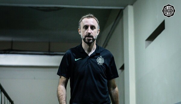 Versus / Aitor deja el "banquillo" de Olimpia y asegura que nunca quiso dirigir