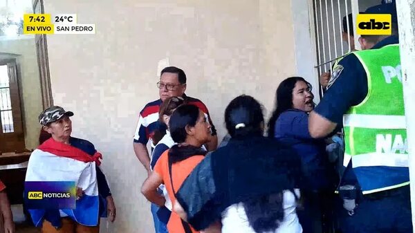 Video: Ingresa intendente imputado - ABC Noticias - ABC Color