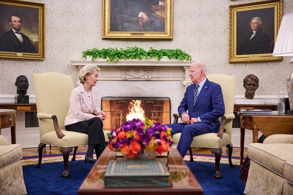 Joe Biden y Ursula Von der Leyen inician su reunión centrada en Ucrania y la economía - Revista PLUS