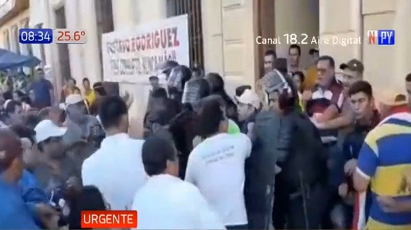 Altercados en Municipalidad de San Pedro por imputación de su intendente - Noticias Paraguay