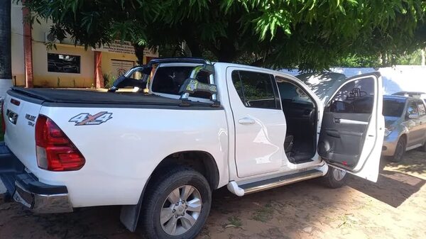 Auxiliar fiscal con camioneta robada: esquema “blanquea”vehículos de alta gama robados en Brasil - Policiales - ABC Color