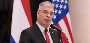 Detienen a un hombre en Paraguay por amenazar en Twitter al embajador de EEUU, Marc Ostfield - Revista PLUS