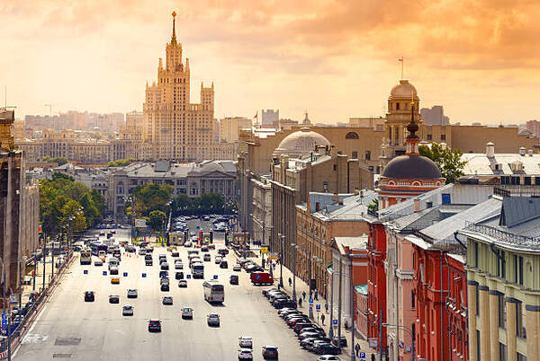 El superávit comercial de Rusia crece un 68,5% en 2022 pese a las sanciones - Revista PLUS