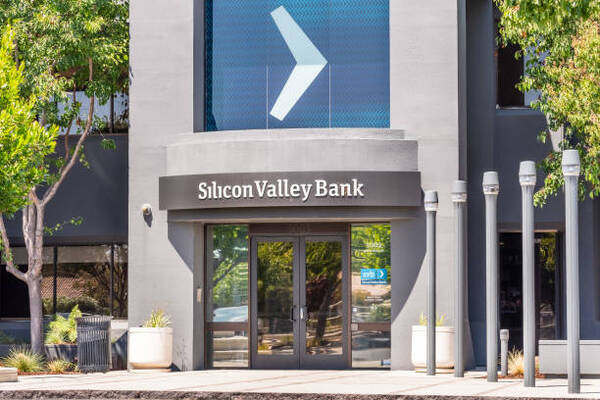 EEUU lanza un plan para proteger los depósitos de SVB y cierra Signature Bank - Revista PLUS