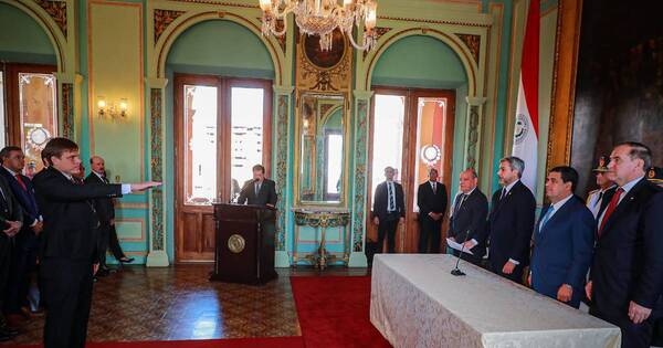 La Nación / Brunetti juró como nuevo embajador paraguayo en Uruguay