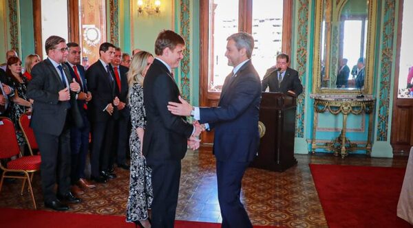 Brunetti jura como embajador paraguayo ante Uruguay