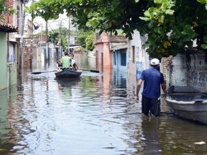 Unas 250 familias ya han sido trasladadas por crecidas | 1000 Noticias