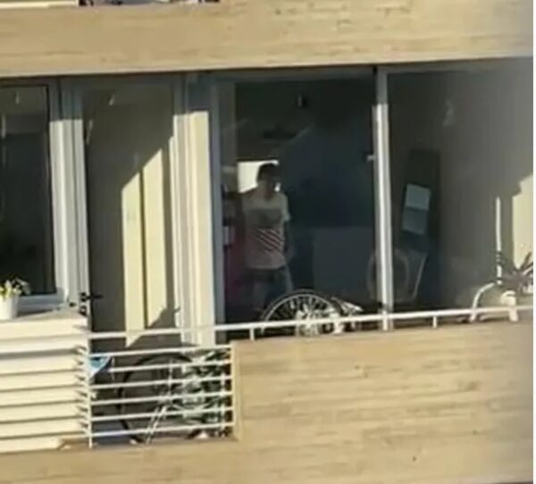 Video: paraguayo es filmado mientras robaba departamento en La Plata - Argentina - Policiales - ABC Color