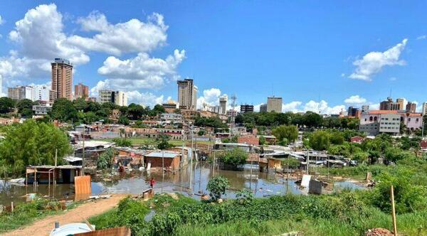 Crecida del río obliga a familias a abandonar sus hogares. – Prensa 5