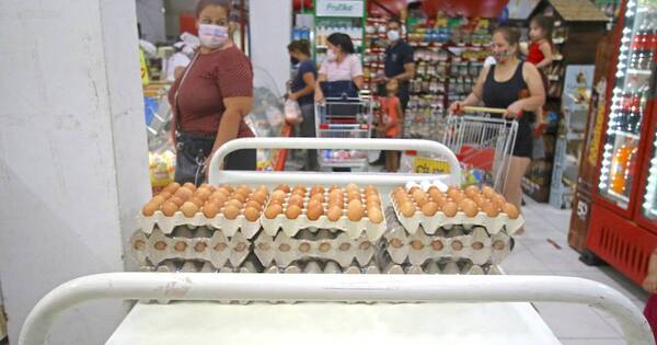 La Nación / Suba de huevos: productores pymes culpan a supermercados y Capasu se defiende