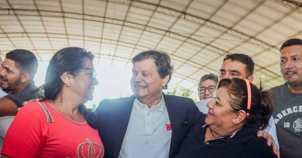 La Nación / Acevedo reivindica espacio para mujeres en la política y las jefas de familia