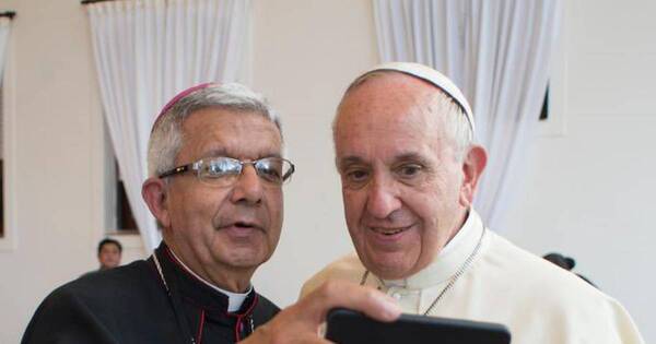 La Nación / Adalberto Martínez felicitó al papa Francisco por los 10 años de su pontificado