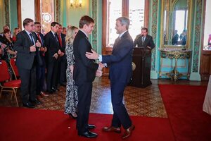 Exprecandidato a Vice, Juanma Brunetti, jura como nuevo embajador en Uruguay - Política - ABC Color