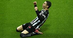 [VIDEO] ¡El hijo de Miguel Almirón mete goles y festeja como su papi!
