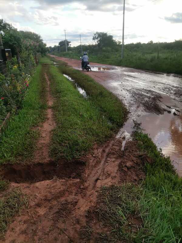 Denuncian camino intransitable en San Juan Evangelista