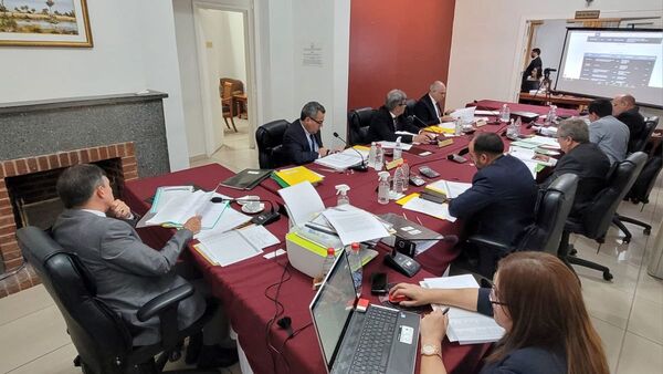 CM levanta sesión sin completar terna para la Corte