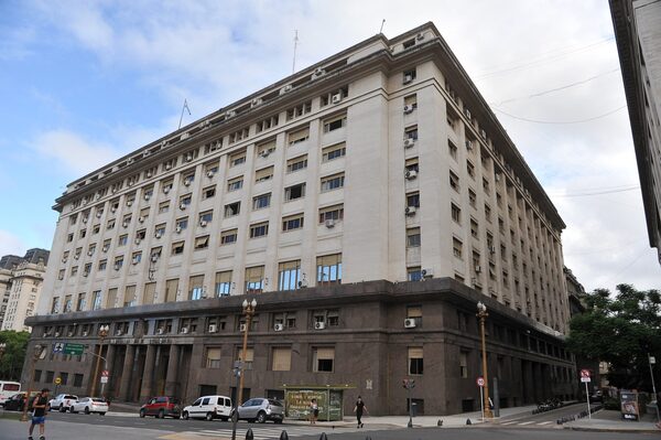 El FMI acuerda un nuevo desembolso para Argentina y solicita menos reservas en 2023 - MarketData
