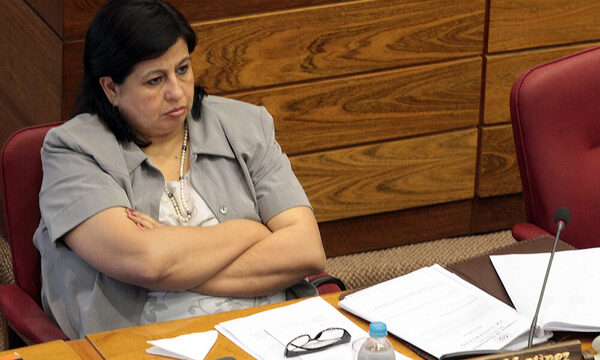¡Senadora Esperanza Martínez fue internada de urgencias!