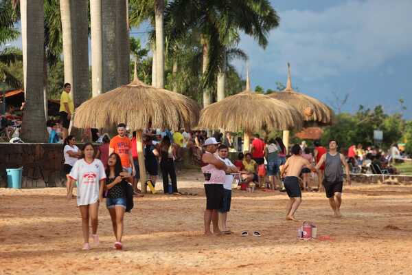 Se habilitó la Playa Tacurú Pucú y el público ya disfruta de la variada infraestructura - Noticde.com