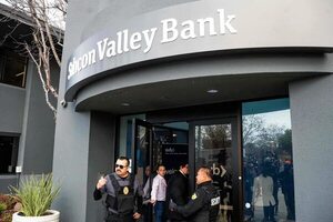 Perciben riesgo sobre  valor del dólar ante quiebra de dos bancos americanos - Economía - ABC Color
